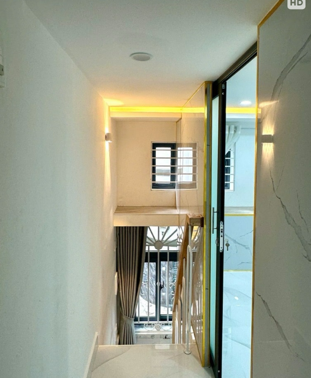 Giảm 200 triệu - còn 3 tỷ , Nhà mới tại Cách Mạng Tháng 8 - Quận 10 , sát mặt tiền , Hẻm thông - Tặng full nội thất
